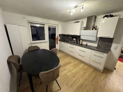 2 Z-Wohnküche-B-Wohnung mit Einbauküche und Balkon