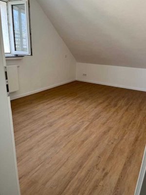 Schöne frisch renovierte 2-Zimmer-Wohnung in attraktiver Lage