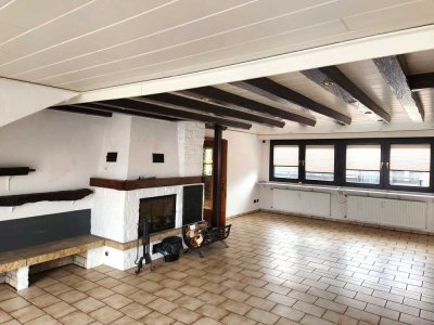 Stilvolle Penthousewohnung mit Kamin und zwei Balkonen