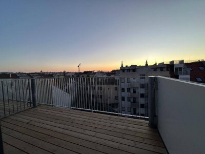 Erstbezug | Sonnige 3-Zi-DG-Wohnung mit Wien-Blick + 8m² Balkon | Klima | Lift