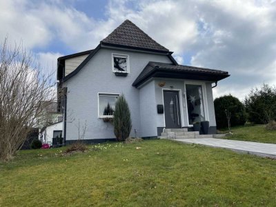 Saniertes Einfamilienwohnhaus mit großem Garten in Waldthurn