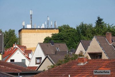 Altbauwohnung im Hochparterre mit Küche, Kabinett und 2 Zimmern