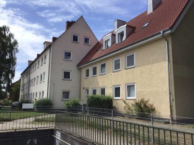 Renovierte 1,5 Zimmer-Dachgeschoss- Single-Wohnung, frei ab sofort!