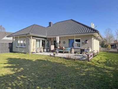 Hooksiel - Alterstauglicher Winkelbungalow mit Ausbaupotential, 2012 kernsaniert und aufgestockt!
