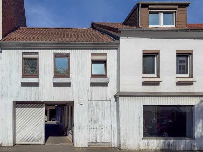 Zweifamilienhaus mit Scheune, Innenhof und großen Garten mitten in Bonn Endenich