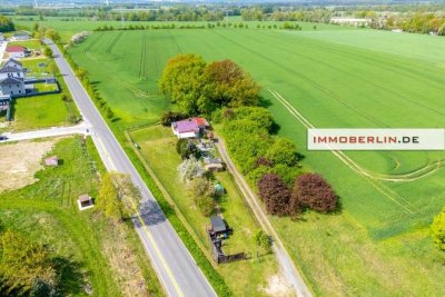 IMMOBERLIN.DE - Charmantes Haus auf teilbarem Grundstück mit Baupotential in ländlicher Lage