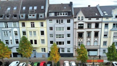 *HELLE DACHGESCHOSSWOHNUNG MIT GERÄUMIGER TERASSE* - leben in Bilk - 3 Zimmer Einheit