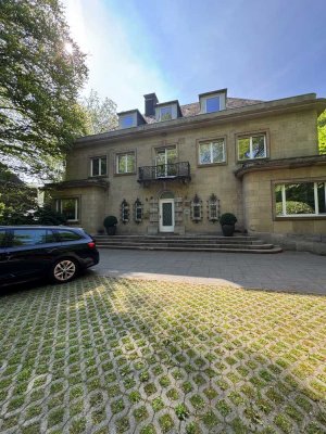 Renovierte 3-Zimmer-Dachgeschosswohnung in Duisburg-Neudorf