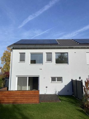 Exklusive, fast neue KFW 40+ Doppelhaushälfte in Top-Lage Eichenau, unbefristete Vermietung