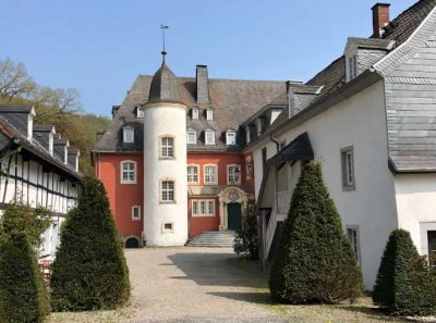 Luxuswohnung mit 2 Bädern, Kaminofen u. Garten auf Burg Dalbenden in Kall/Urft
