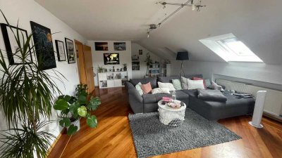 Neuwertige 3-Zimmer-DG-Wohnung mit Balkon und EBK in Bad Kissingen