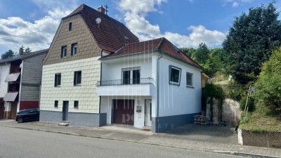 Großes Einfamilienhaus mit zusätzlichem Grundstück in ruhiger Lage