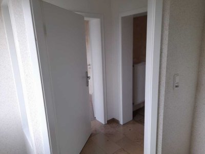 Schön geschnittene Wohnung im 1. OG mit Balkon, Keller und Garage