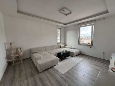 Großzügige  2 Zimmer-Wohnung renoviert in Bad Cannstatt!