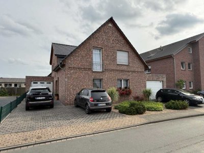 ATTRAKTIV im 2-Fam.-Haus !!! 3-Z. im DG mit guter Aufteilung, Balkon, Garage, in zentraler Lage