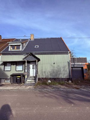 Sanierungsbedürftige Doppelhaushälfte in Gersheim–Niedergailbach