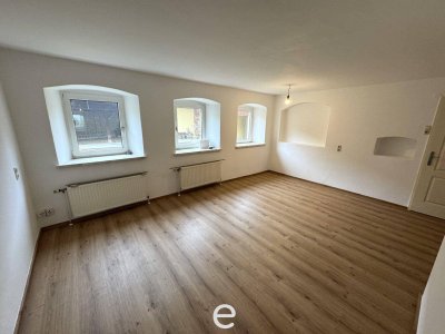Neu renovierte 3 -Zimmer-EG-Mietwohnung im gepflegten Vierkanthof in Alkoven/Straßham