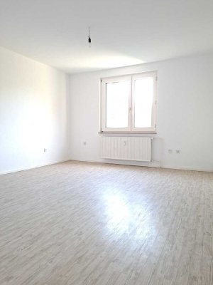 Frisch renovierte 3-Zi. Wohnung mit Garage