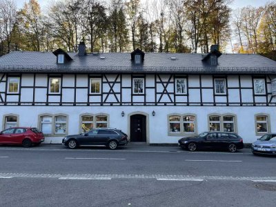 Sanierte Wohnung mit viereinhalb Zimmern und Balkon in Wolkenstein
