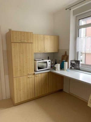 Modernisierte 2-Zimmer-Wohnung mit Balkon und Einbauküche in Landau
