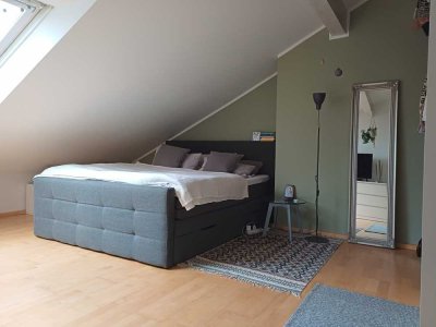 Helle 3-Zimmer Dachgeschosswohnung in Heddesheim mit Balkon