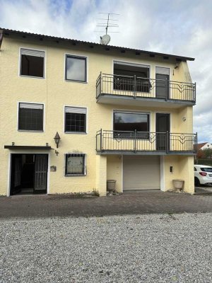 DHH  mit Garage und kleinen Garten und zwei PKW Plätzen        zu vermieten