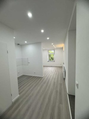 Erstbezug nach Sanierung mit Balkon: exklusive 1-Zimmer-Wohnung in Neuss