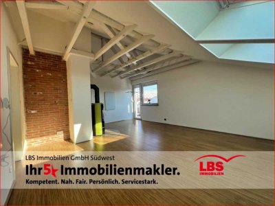 Charmantes Dachgeschoss mit Raffinesse!