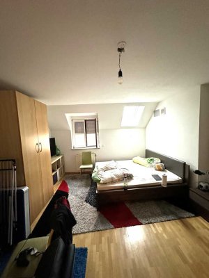 Dachgeschoß zwischen Pasinger Stadtpark und Pasinger Bahnhof