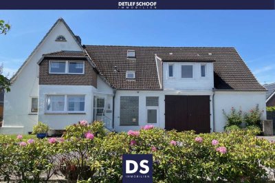 Großzügiges Zweifamilienhaus mit Lagerhalle in Schwentinental