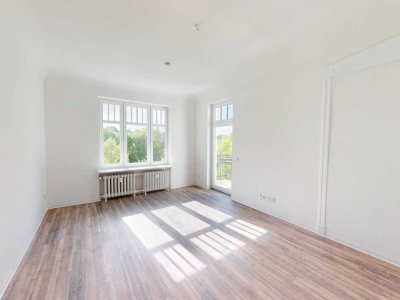 Wundervolle 5-Zimmer-Altbauwohnung mit 2 BALKONEN und Einbauküche in direkter Hafennähe