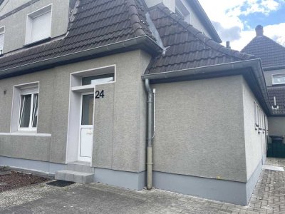 Preiswerte 3-Zimmer-Doppelhaushälfte mit Garten und 3 Stellplätzen