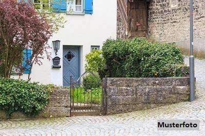 +++ Gepflegte Doppelhaushälfte mit Terrasse, Keller und 2 Stellplätzen +++