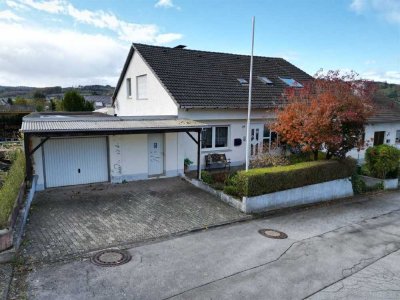 / Ruhige Lage: Einfamilienhaus mit Einliegerwohnung in Sundern