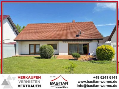 So ist es eben: Bungalow - gepflegt - offener Grundriss - Garten - Garage - Rheindürkheim!