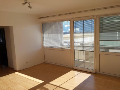 Barrierefreie 3-Zimmer Wohnung mit Aufzug, Balkon und Carport