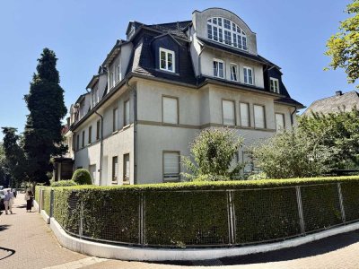 Direkt am Holzhausenpark in Frankfurts Bestlage – Lichtdurchflutete 3-Zimmer-Wohnung mit Balkon