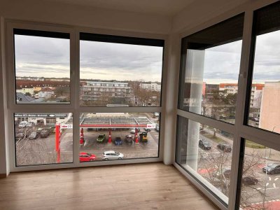 Erstbezug! 3-Zimmer-Neubauwohnung mit Panoramablick auf die Stadt.