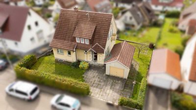 Freistehendes Einfamilienhaus mit Garage und Garten in ruhiger Wohnlage