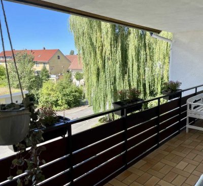 Großzügige 4-Zimmer-Wohnung mit 3 Balkonen und 2 Stellplätzen. Nur 3 Min zum See!