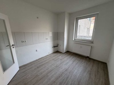 Sanierte 4 Zimmerwohnung mit Balkon in Hannover - City !