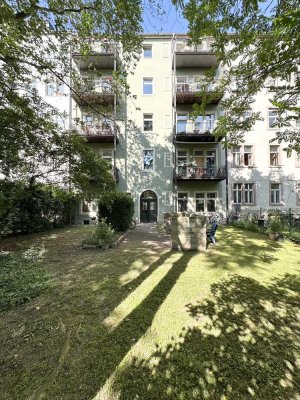 Zentral gelegene 3-Zimmer-Dachgeschosswohnung mit Balkon in Elbnähe