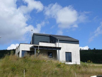 Modernes Niedrigenergiehaus in Holzbauweise – Traumlage in Eschenburg