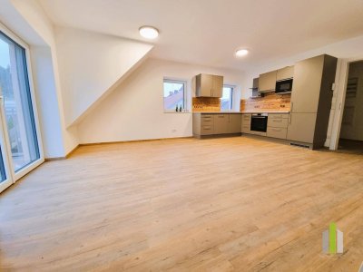 Neubau! Moderne 2-Zi.-Dachgeschoß-Wohnung mit großen Balkon