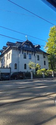 Herrliche,  ruhige und Helle Dachgeschosswohnung  in Neuhausen-Nymphenburg