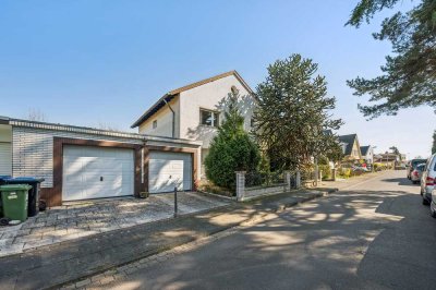 ! 207 m² Wohn-und Nutzfläche ! Freistehendes Einfamilienhaus mit 2 Garagen in Lengsdorf