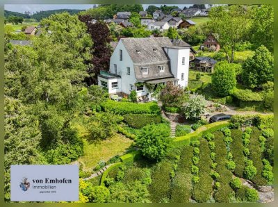 Bezaubernde Villa mit unverwechselbarer Architektur und traumhafter unverbaubarer Panorama-Fer