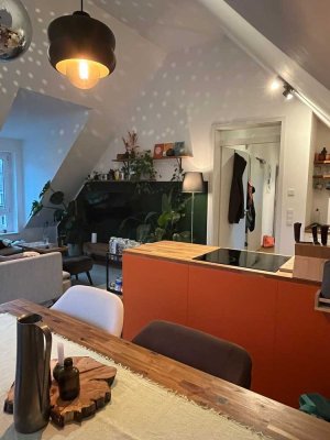 Stilvolle 3-Zimmer-Dachgeschosswohnung mit Balkon in Fürth