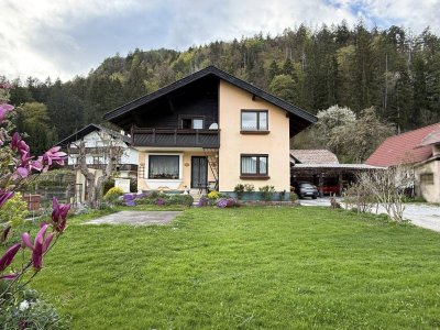 Gepflegtes Einfamilienhaus in sonniger Lage mit Carport und Nebengebäude