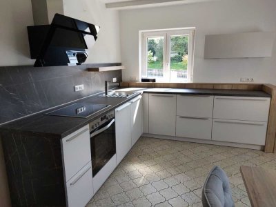 Helle und ruhige 3-Zimmer-Wohnung mit neuer Einbauküche, Terrasse & Garten in Salzweg